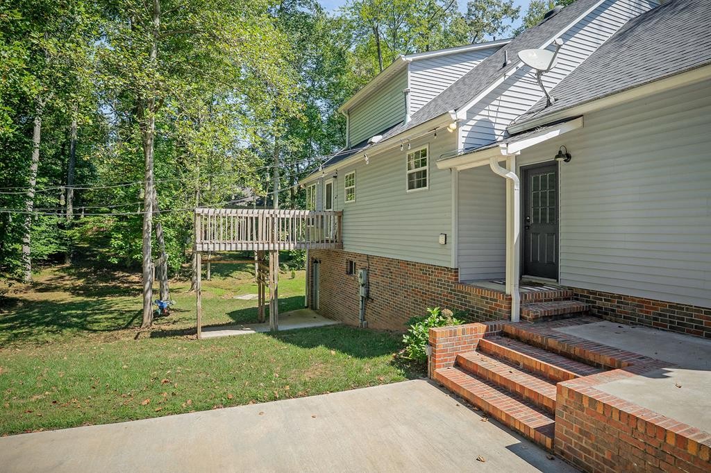 480 Jamestown Road Cookeville, TN 38501 - Photo 41 of 46 a house view with a backyard space