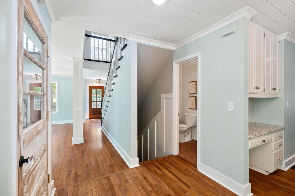 480 Jamestown Road Cookeville, TN 38501 - Photo 6 of 46 a view of a hallway with wooden floor and windows