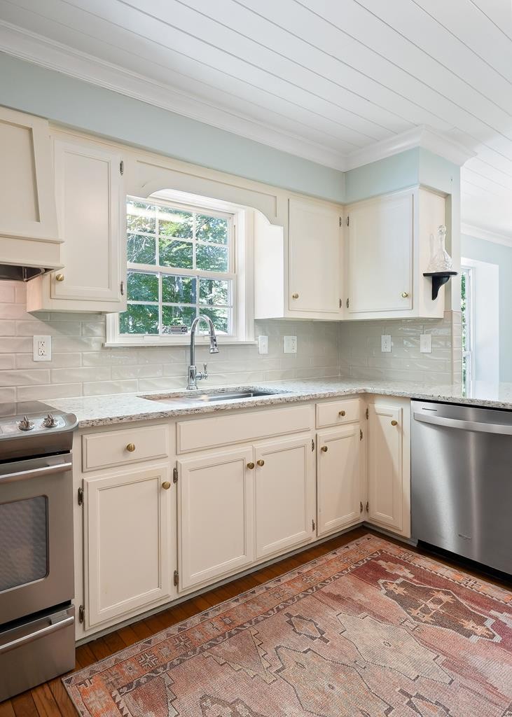 480 Jamestown Road Cookeville, TN 38501 - Photo 8 of 46 a kitchen with granite countertop a sink stainless steel appliances and cabinets