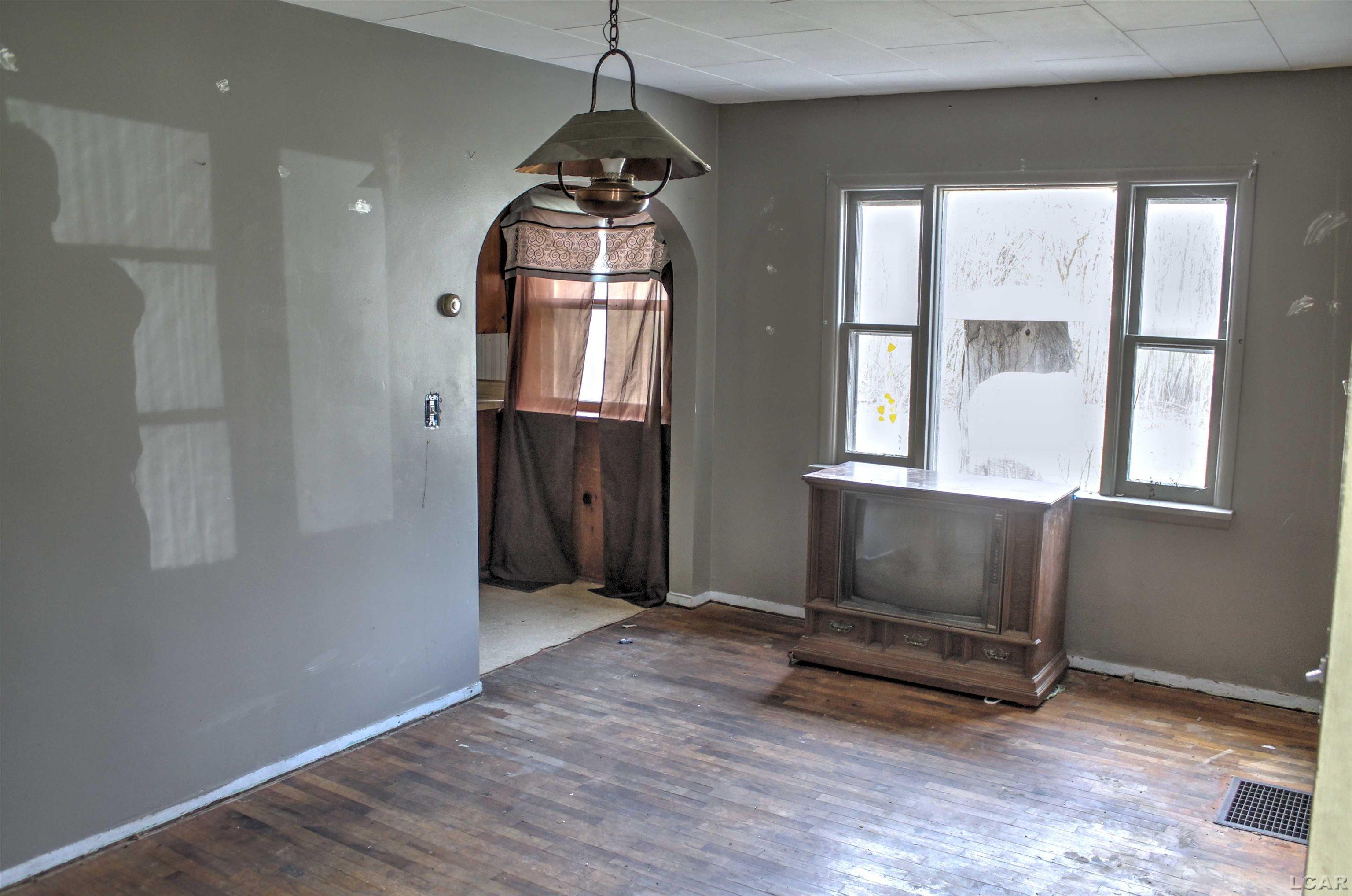 17060 Quaker Road Hudson, MI 49247 - Photo 8 of 23 50105773-7.JPG