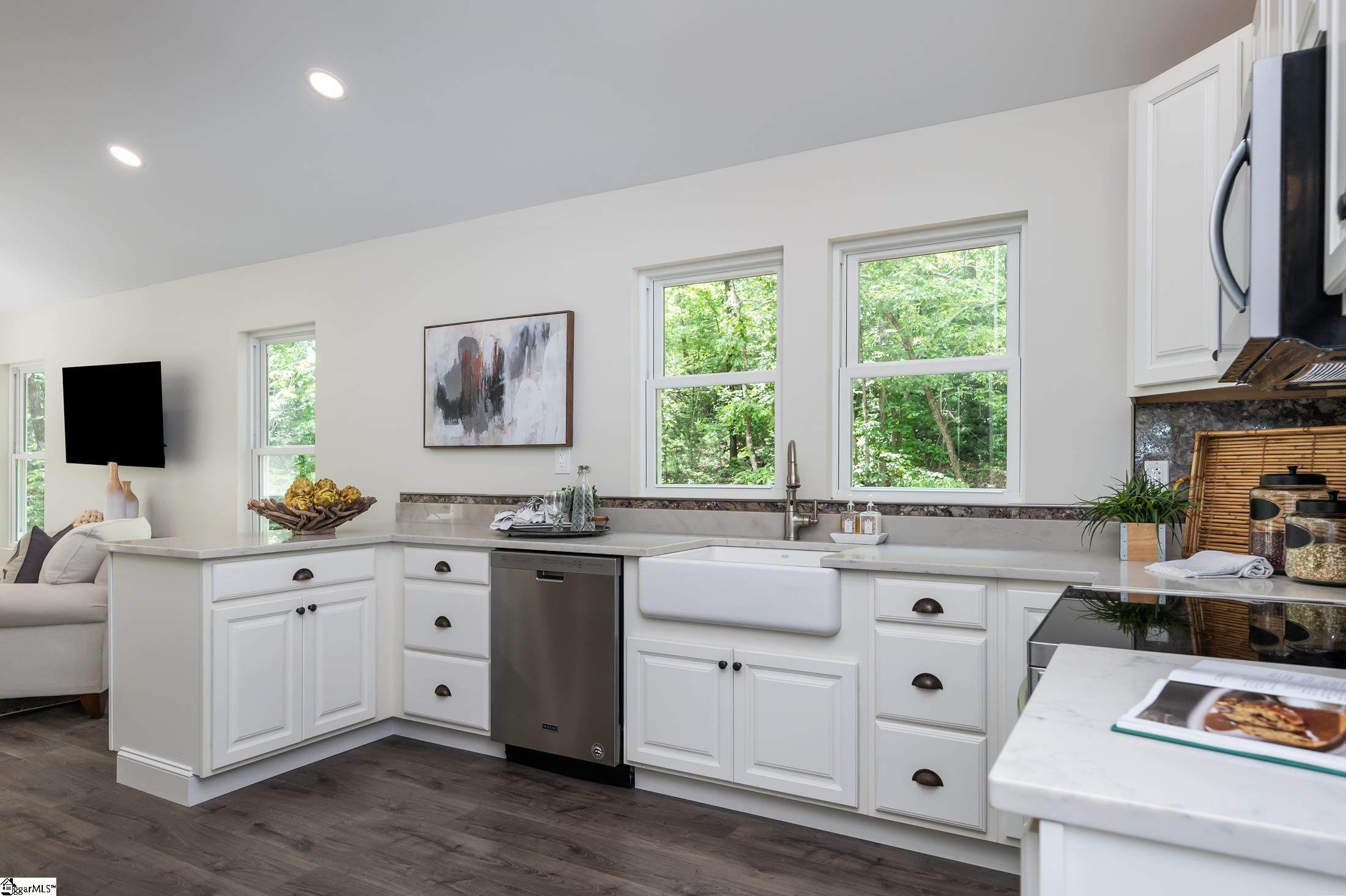 112 Table Rock Road Cleveland, SC 29635 - Photo 10 of 36