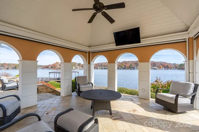 a close up of a houses