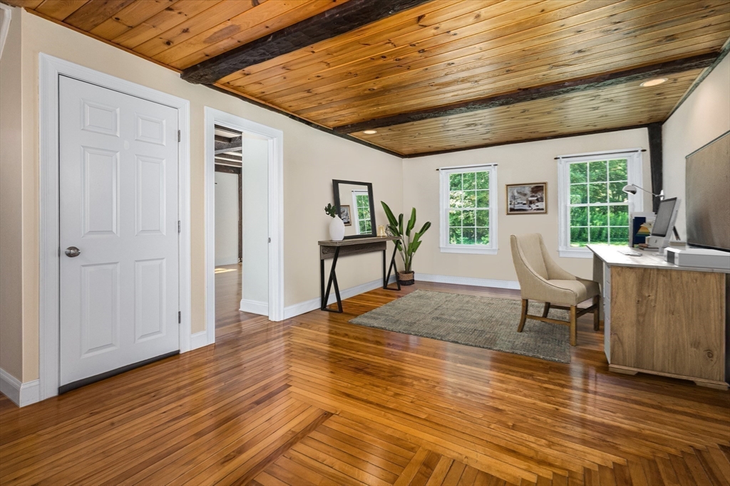 63 Uxbridge Road Sutton, MA 01590 - Photo 16 of 37