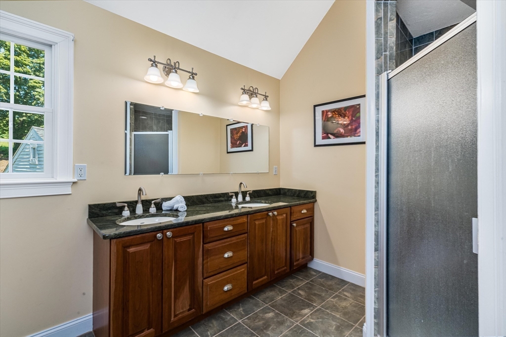 63 Uxbridge Road Sutton, MA 01590 - Photo 21 of 37