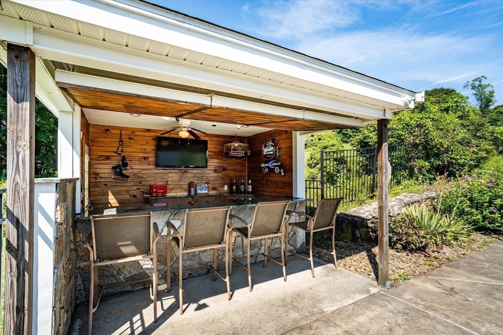 63 Uxbridge Road Sutton, MA 01590 - Photo 31 of 37