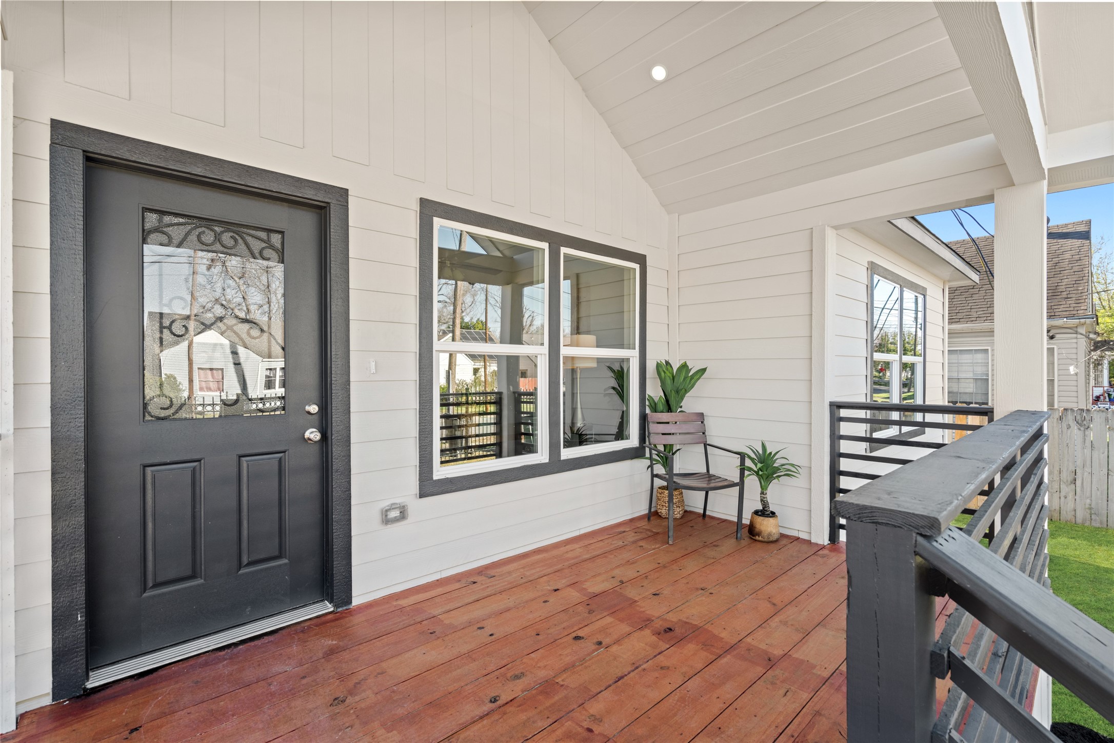5420 Pease Street Houston, TX 77023 - Photo 8 of 43 Life is better on the porch!