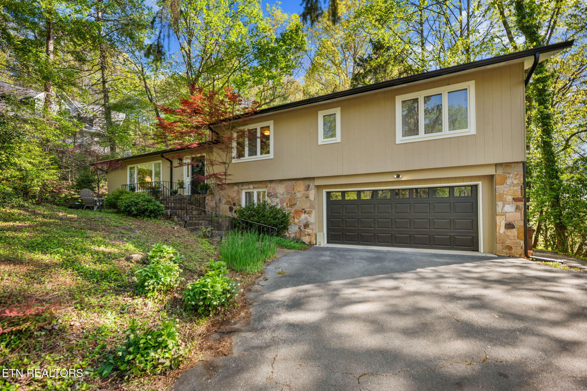 112 Balsam Road Oak Ridge, TN 37830 - Photo 3 of 51 3-web-or-mls-Blsm112 (168)