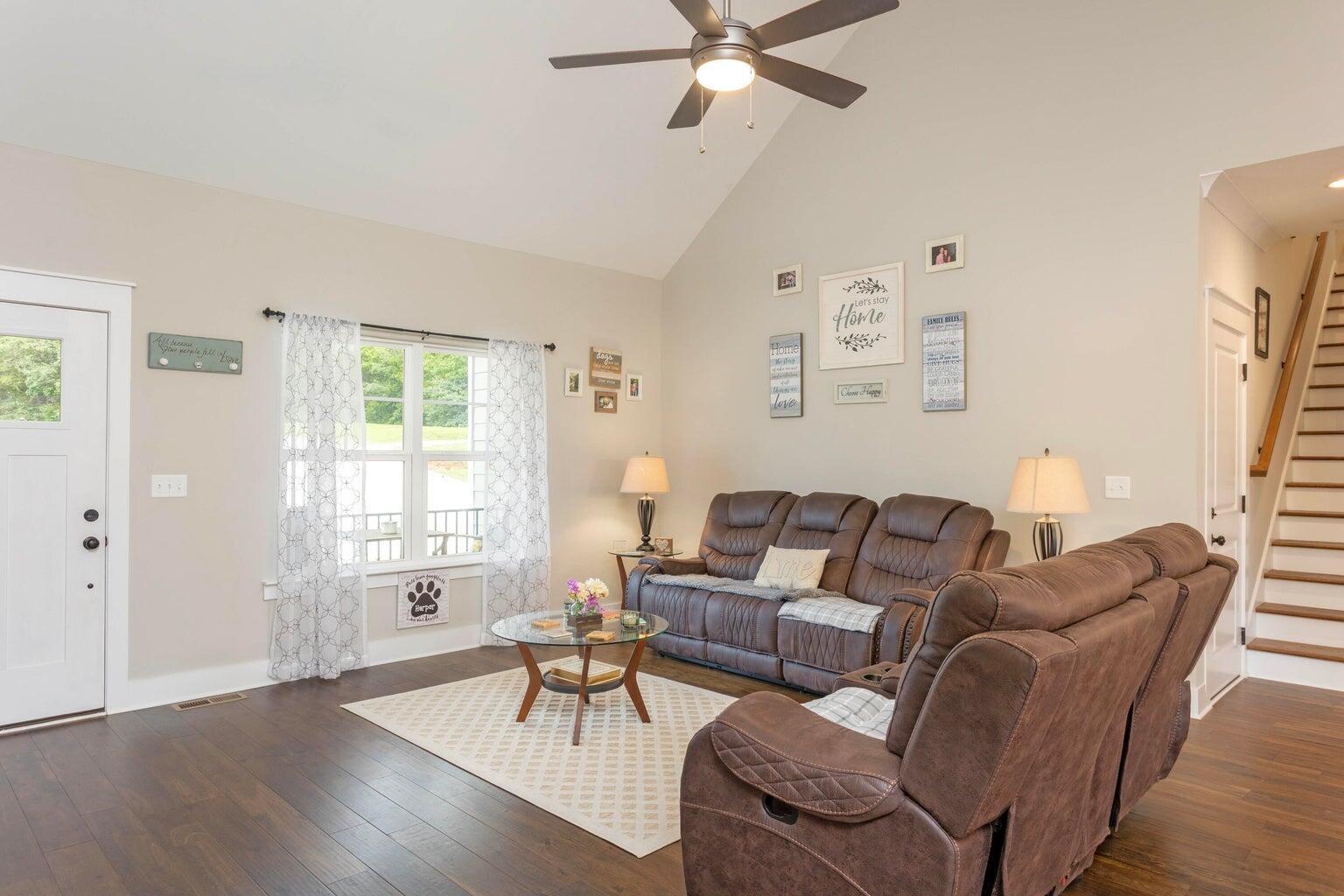 725 Riddle Road Dayton, TN 37321 - Photo 6 of 33 Living Room