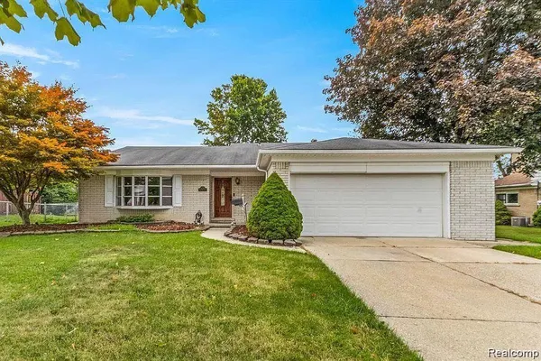 $2,800 | 16592 Country Club Drive, Livonia, MI 48154