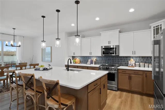 $898,077 | 136 Sweetgrass Pt Way, Cottleville, MO 63304