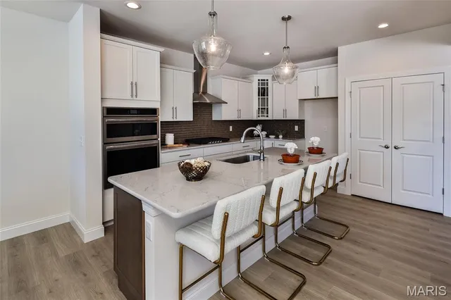 $898,077 | 136 Sweetgrass Pt Way, Cottleville, MO 63304