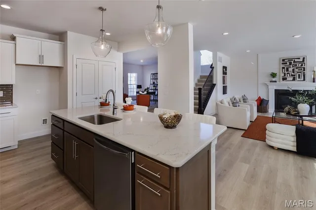 $898,077 | 136 Sweetgrass Pt Way, Cottleville, MO 63304