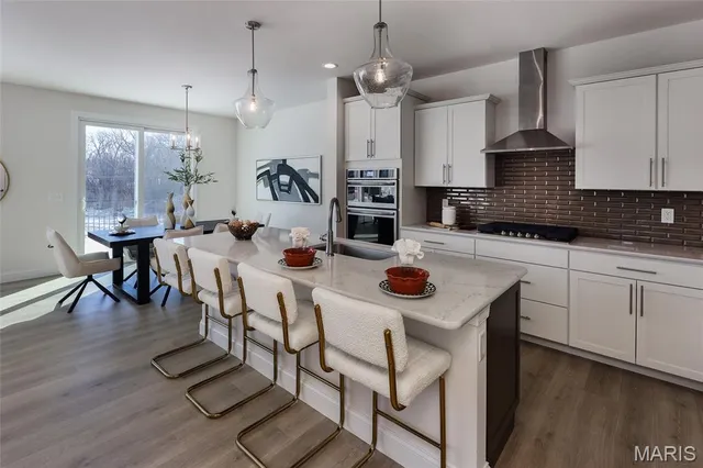 $898,077 | 136 Sweetgrass Pt Way, Cottleville, MO 63304