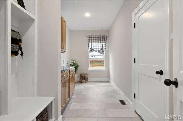 $898,077 | 136 Sweetgrass Pt Way, Cottleville, MO 63304