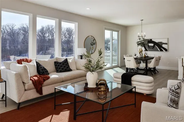 $898,077 | 136 Sweetgrass Pt Way, Cottleville, MO 63304