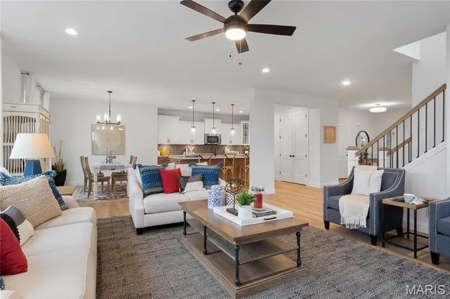 $898,077 | 136 Sweetgrass Pt Way, Cottleville, MO 63304