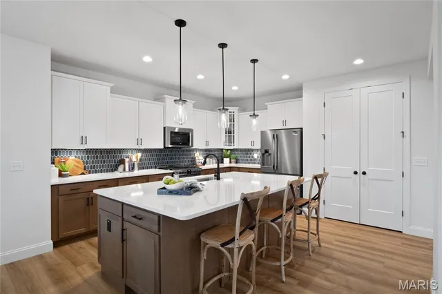 $898,077 | 136 Sweetgrass Pt Way, Cottleville, MO 63304