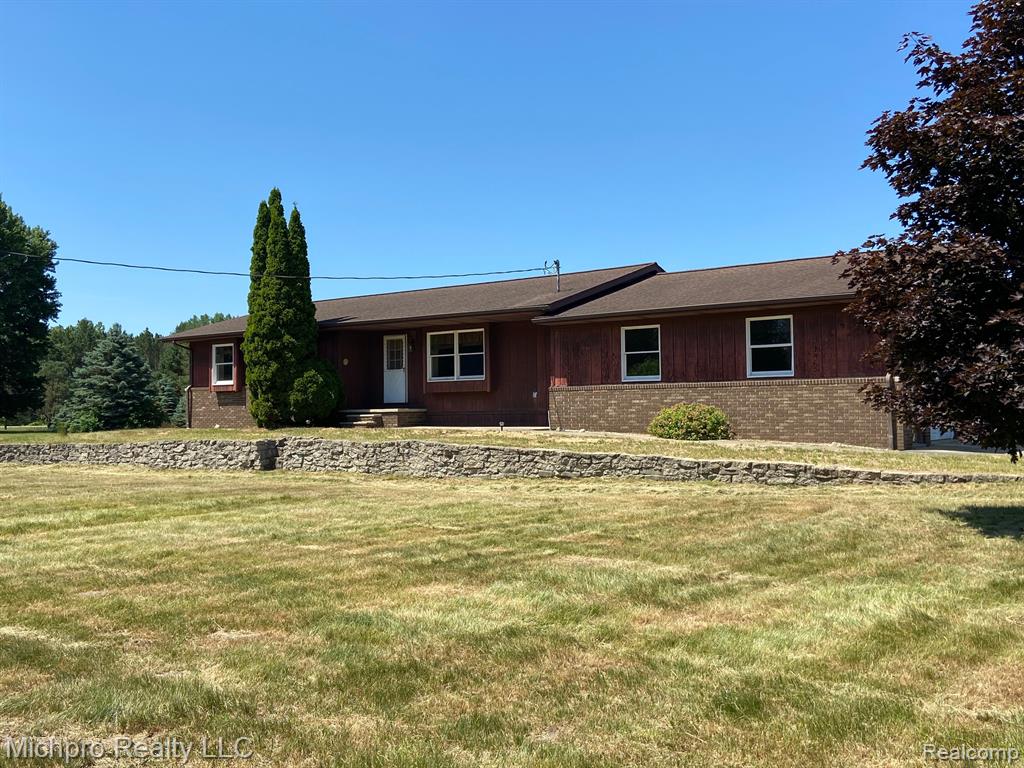 5670 Oak Road Vassar, MI 48768 - Photo 3 of 21