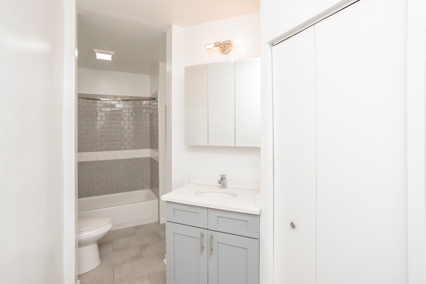 46 East Chicago Avenue, Unit 2W Chicago, IL 60611 - Photo 7 of 14