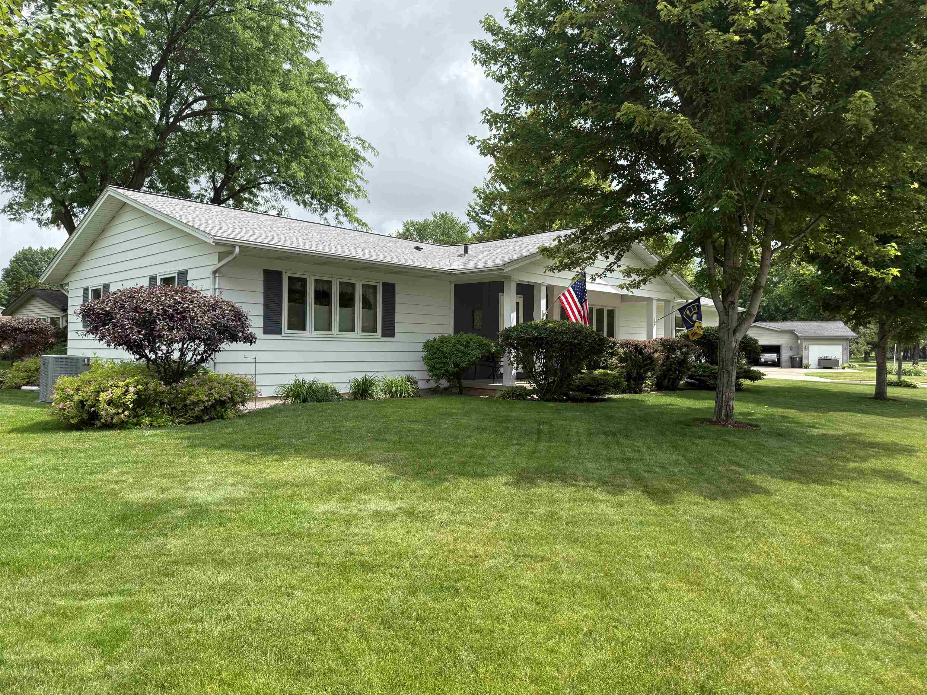 1004 Sunfield Street Sun Prairie, WI 53590 - Photo 2 of 19