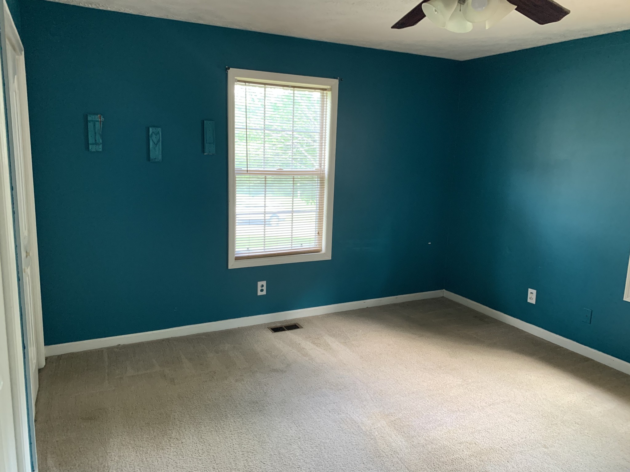 819 Hayes Road Lawrenceburg, TN 38464 - Photo 26 of 42 an empty room with a window