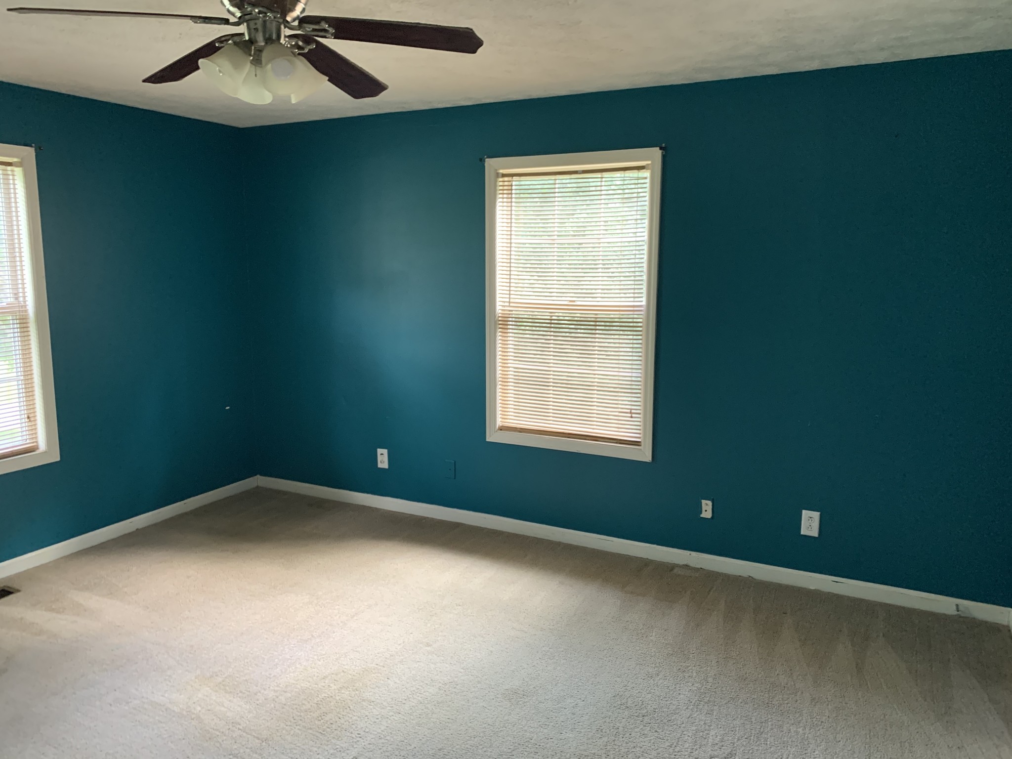 819 Hayes Road Lawrenceburg, TN 38464 - Photo 27 of 42 an empty room with a window
