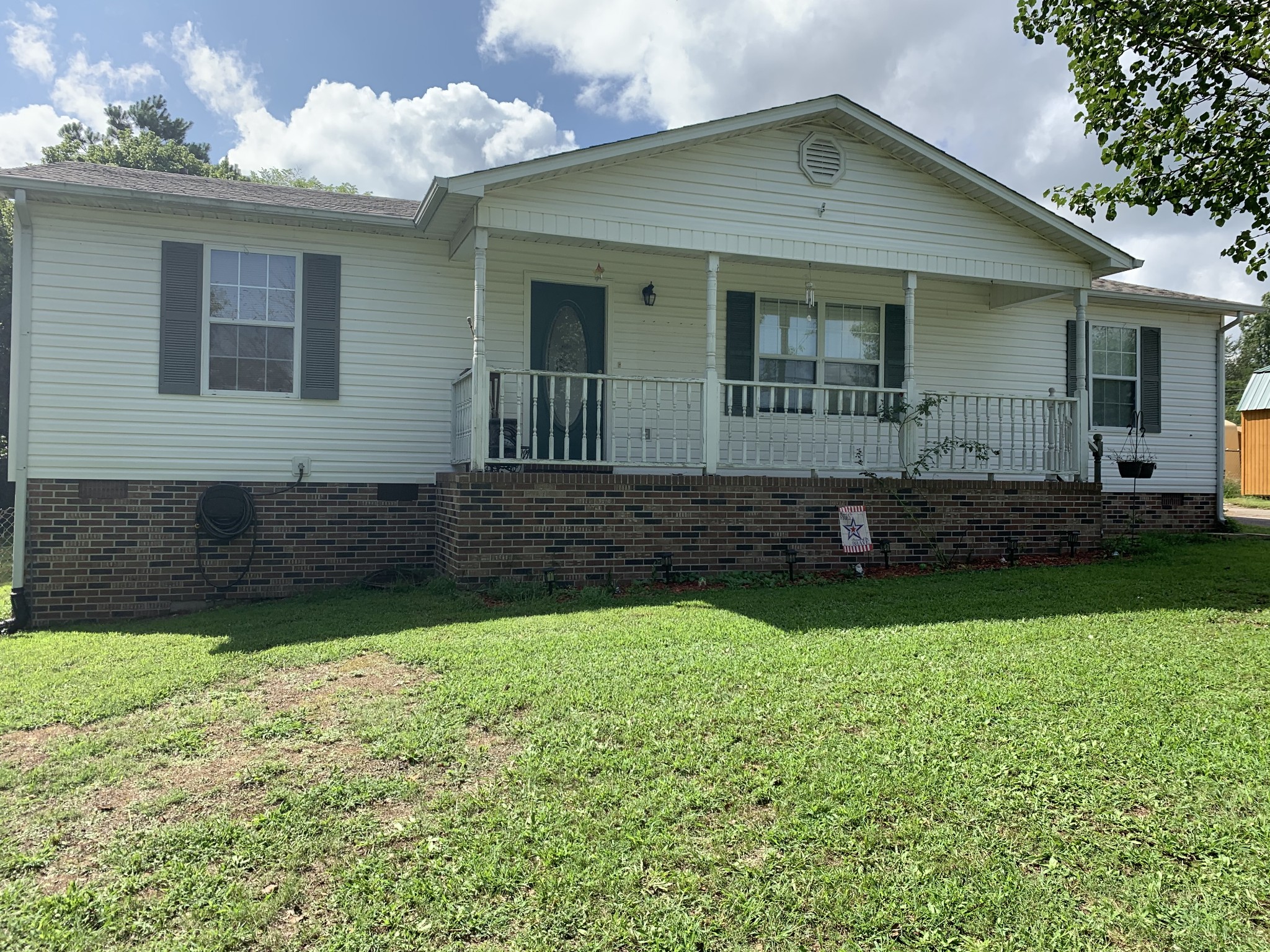 819 Hayes Road Lawrenceburg, TN 38464 - Photo 36 of 42 a front view of a house with garden