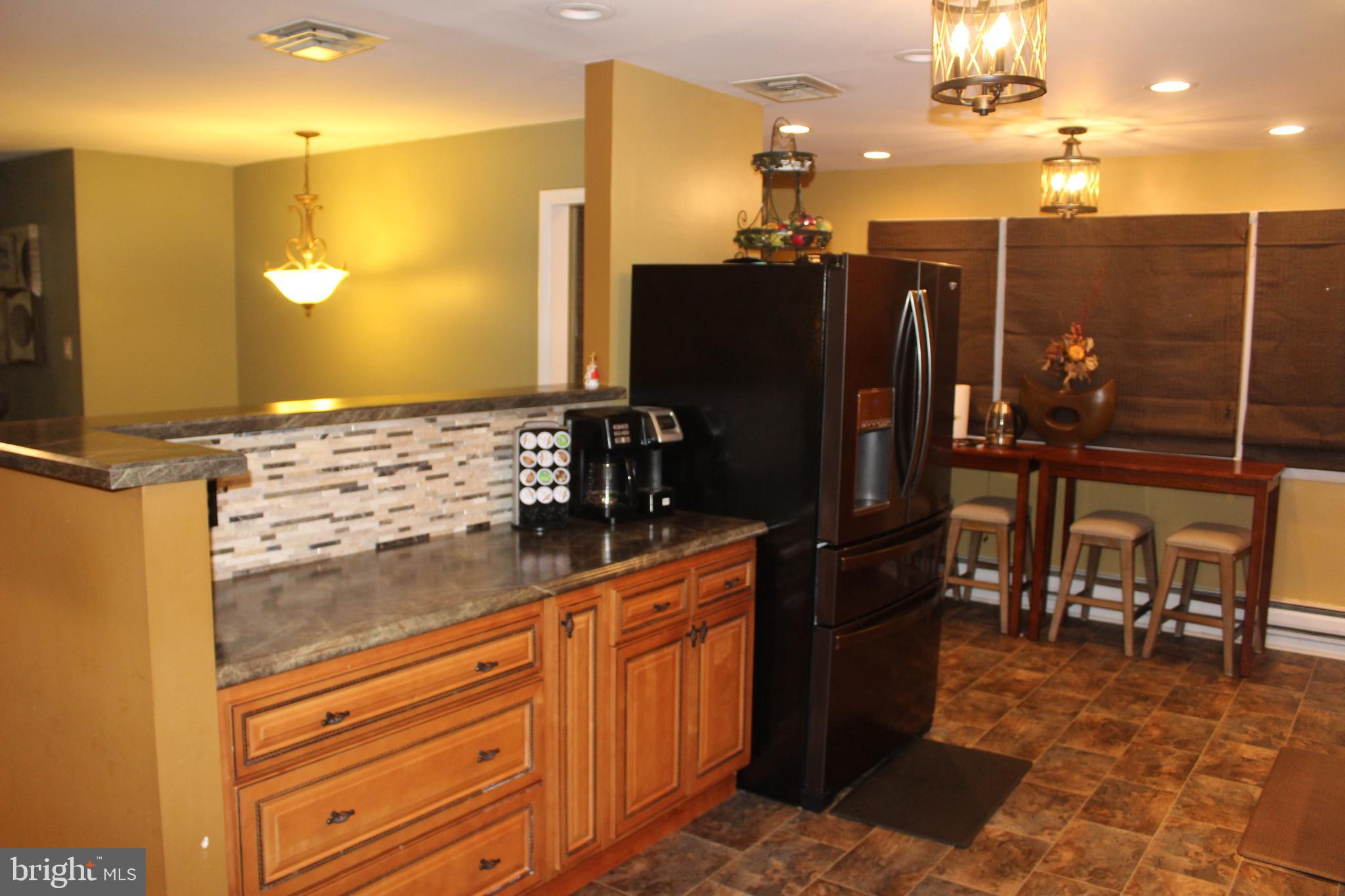 3208 Trinity Road Harrisburg, PA 17109 - Photo 15 of 41 Kitchen with Eat-in Area Showing