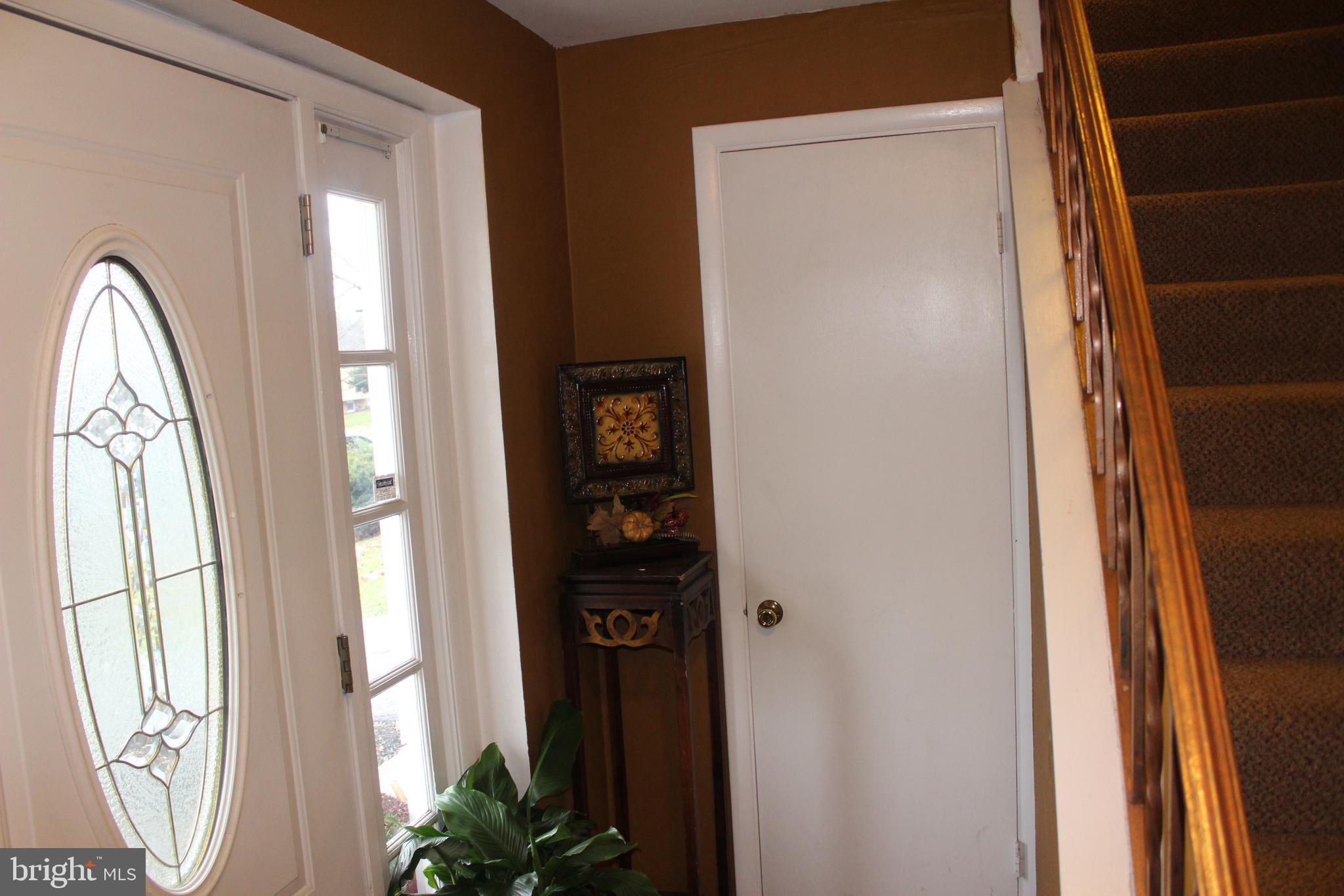 Main Level  Entry