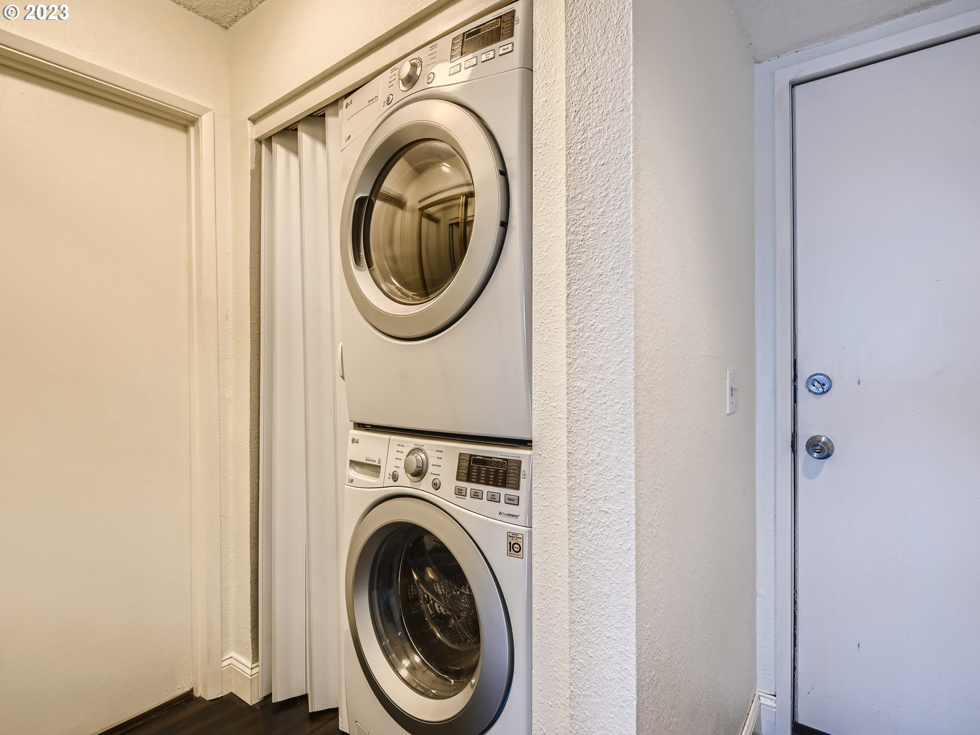 3701 Southwest Condor Avenue, Unit H2 Portland, OR 97239 - Photo 8 of 14 Gallery Image 8
