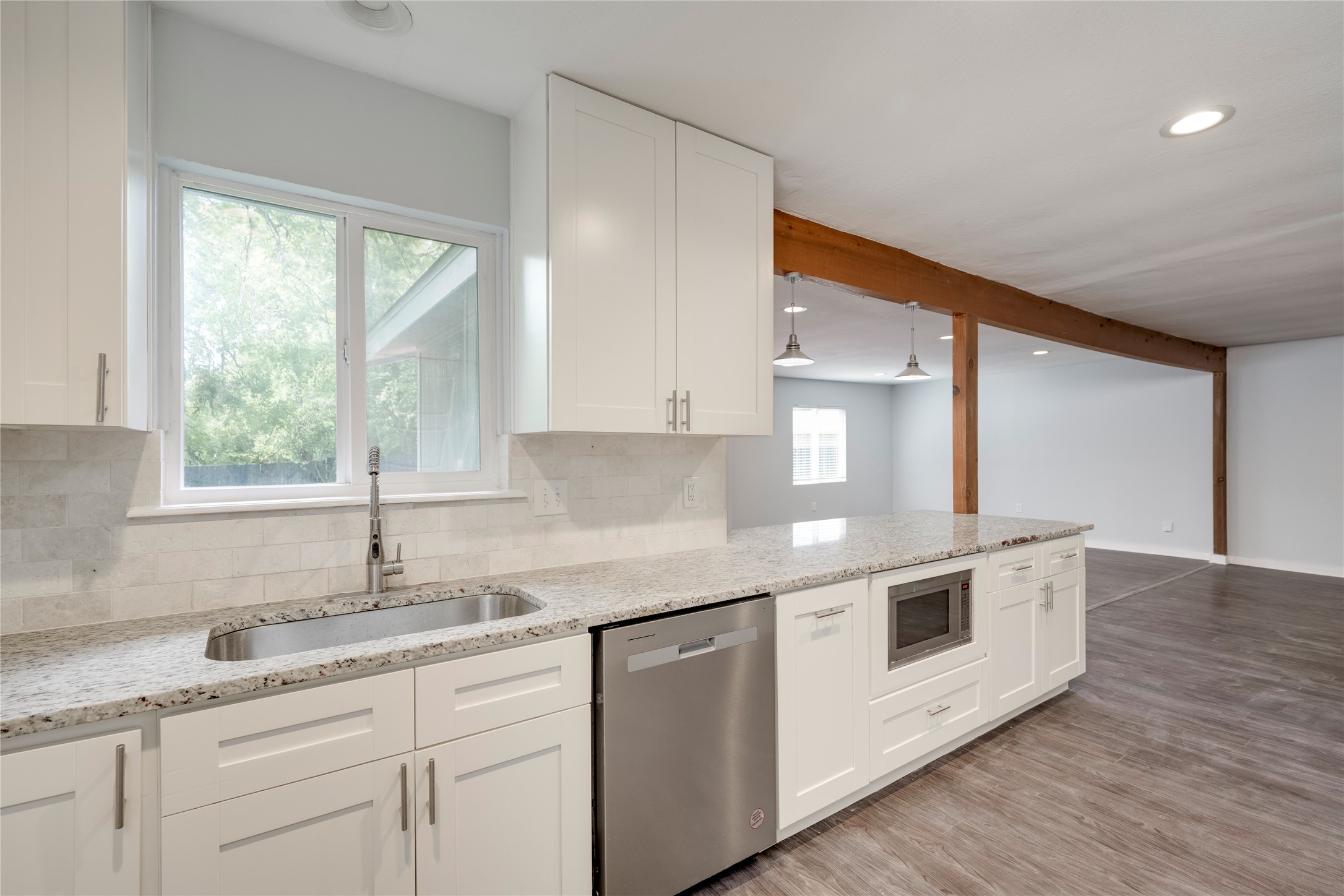 5402 Chevy Circle Austin, TX 78723 - Photo 7 of 29
