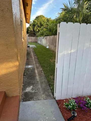 $3,850 | 833 Briggs Street, West Palm Beach, FL 33405