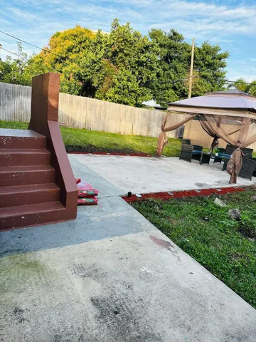 $3,850 | 833 Briggs Street, West Palm Beach, FL 33405