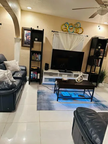 $3,850 | 833 Briggs Street, West Palm Beach, FL 33405