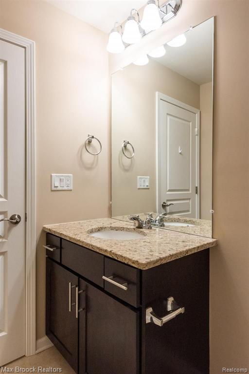 330 Glenhurst Boulevard Rochester Hills, MI 48307 - Photo 13 of 24