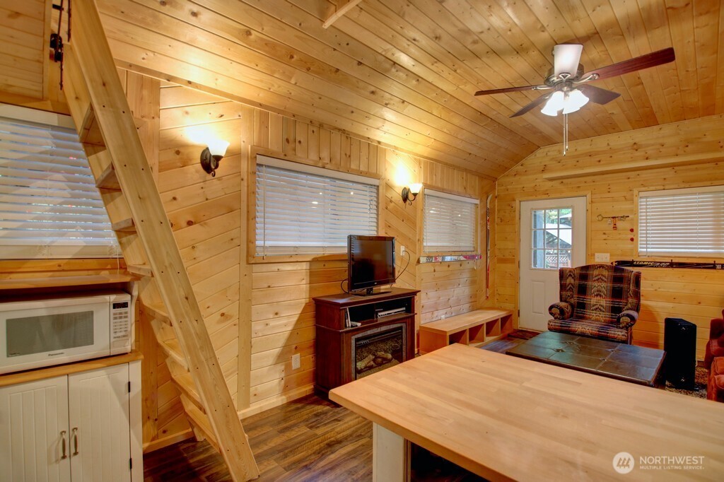 2061 Exit Road Maple Falls, WA 98266 - Photo 13 of 32