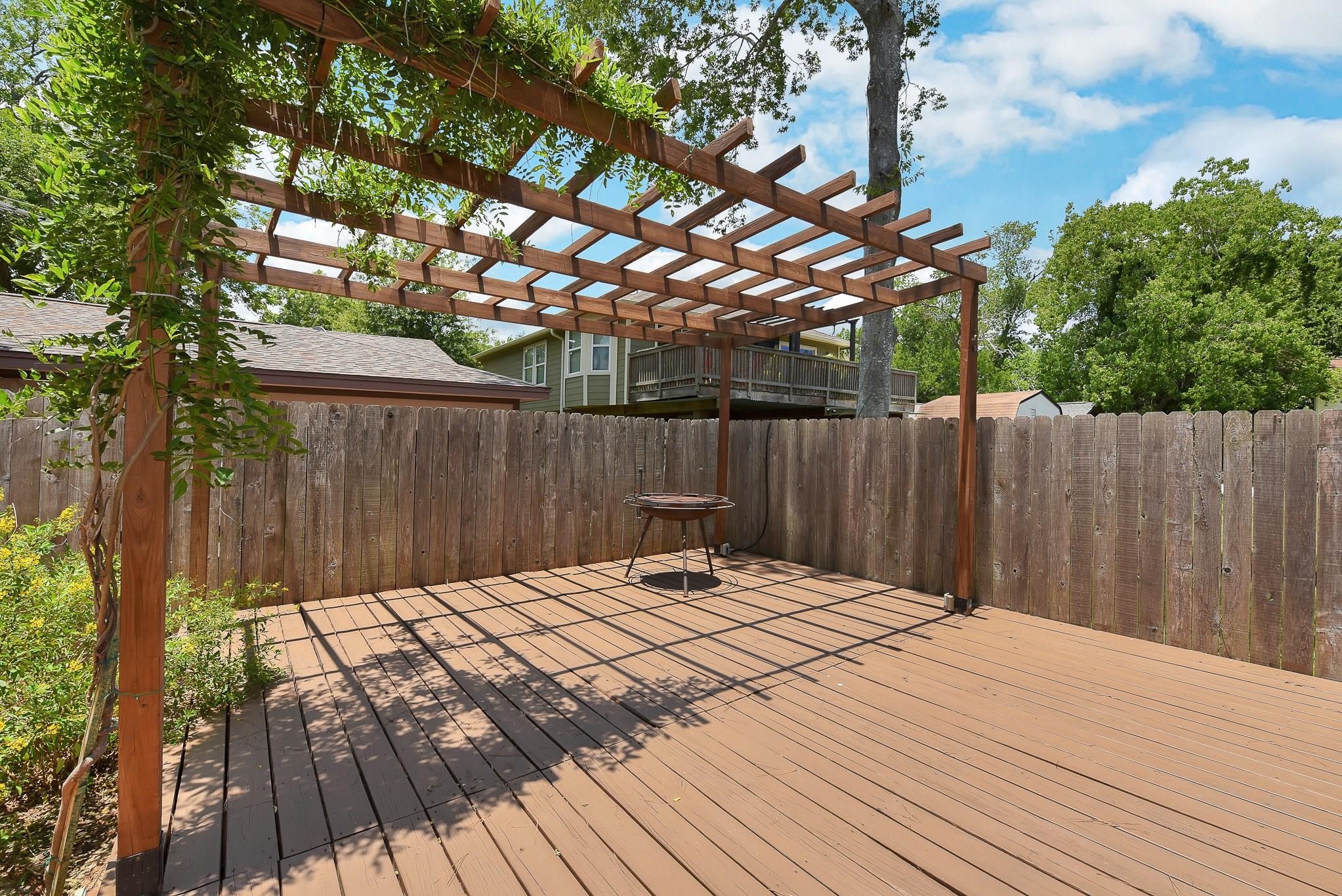 226 Valmar Kemah, TX 77565 - Photo 27 of 29 a space with wooden fence