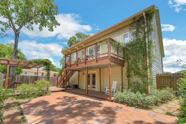 $2,850 | 226 Valmar, Kemah, TX 77565