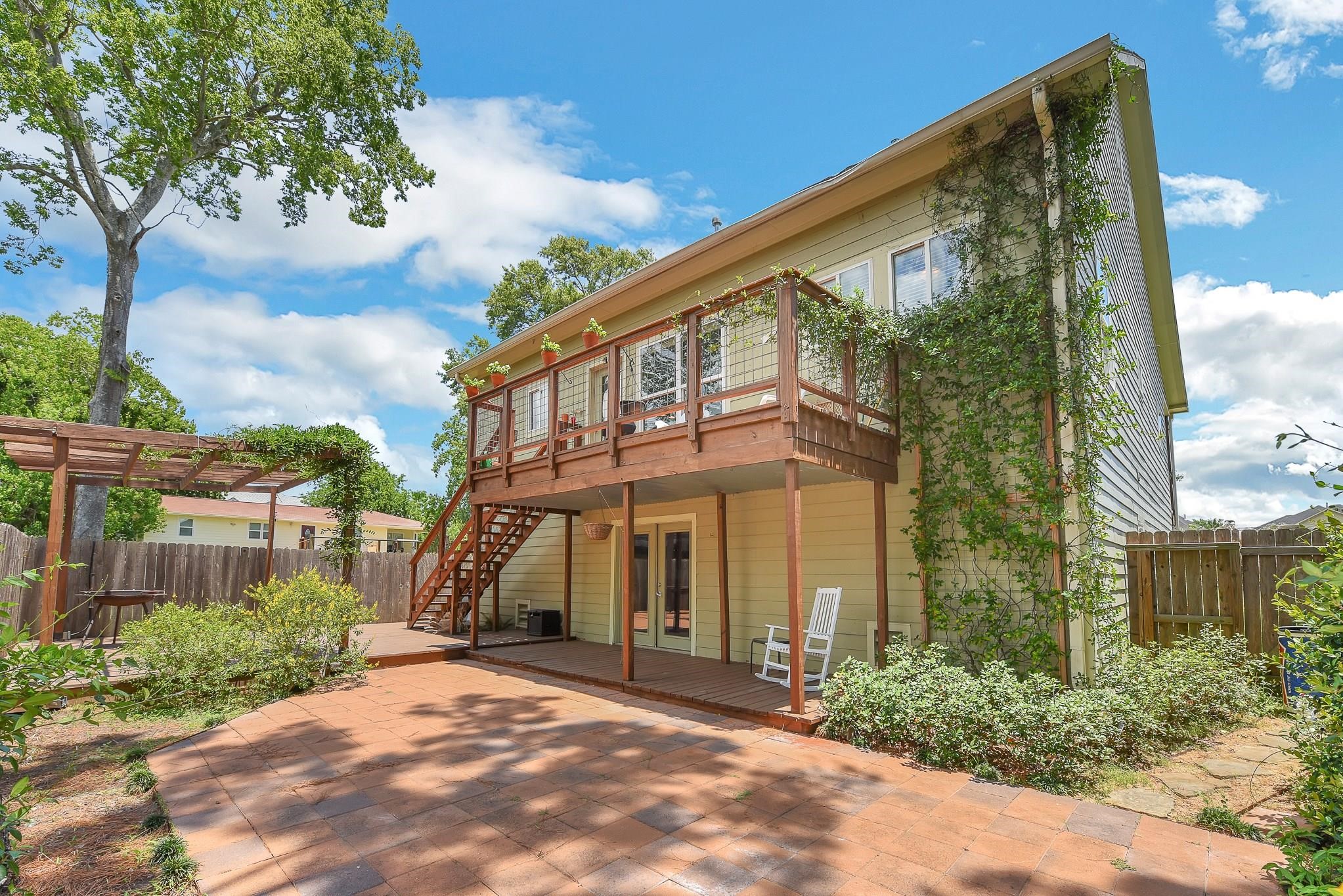 226 Valmar Kemah, TX 77565 - Photo 28 of 29 a front view of a house with garden