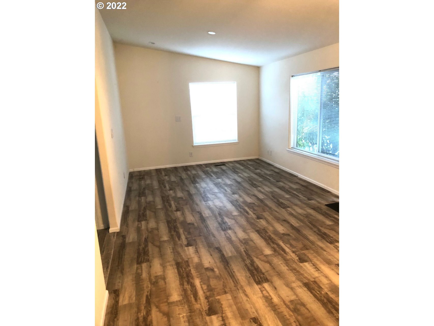 2150 Laura, Unit 94 Springfield, OR 97477 - Photo 3 of 23 Living Room