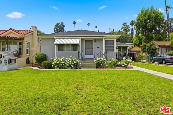 a view of a house with a yard and plants