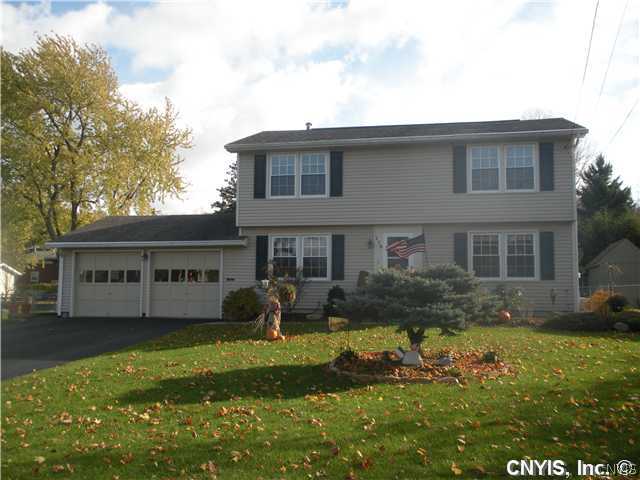 116 Suffolk Road Camillus, NY 13219 - Photo 1 of 1 Exterior Front Spacious 5 Bedroom Colonial feature