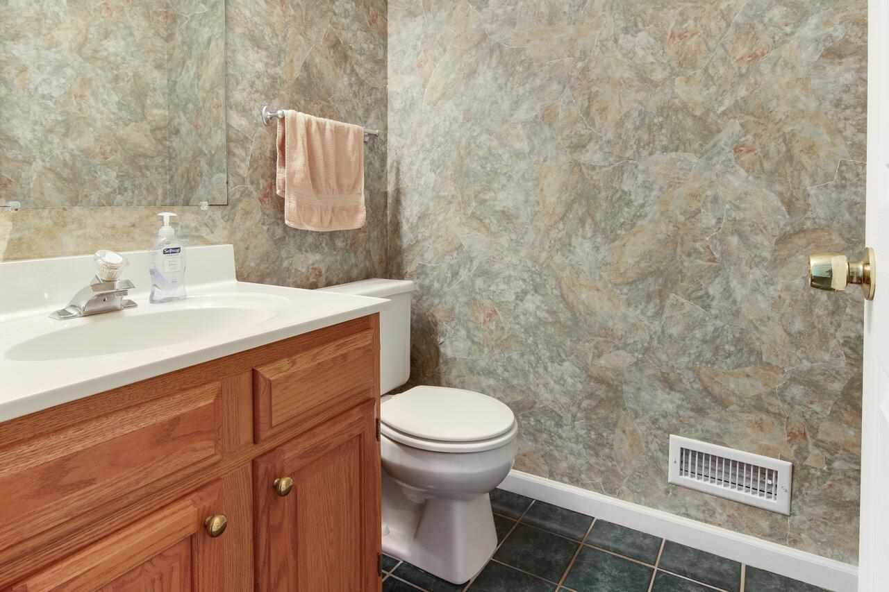 4215 Summerhill Road Traverse City, MI 49684 - Photo 23 of 47 1888593-22.JPG
