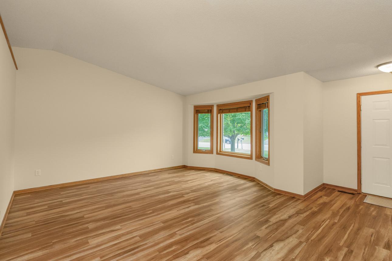 4693 Heather Ridge Road North St. Paul, MN 55128 - Photo 6 of 39