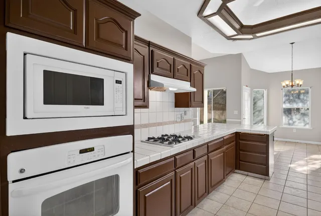 $594,900 | 260 West Loyola Avenue, Clovis, CA 93619