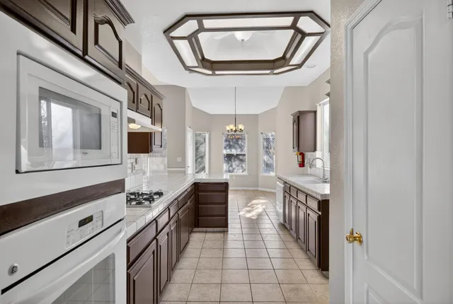 $594,900 | 260 West Loyola Avenue, Clovis, CA 93619