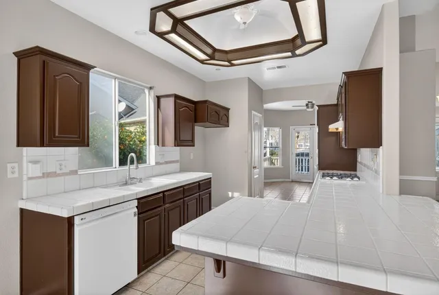 $594,900 | 260 West Loyola Avenue, Clovis, CA 93619