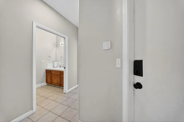 $594,900 | 260 West Loyola Avenue, Clovis, CA 93619