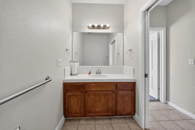 $594,900 | 260 West Loyola Avenue, Clovis, CA 93619