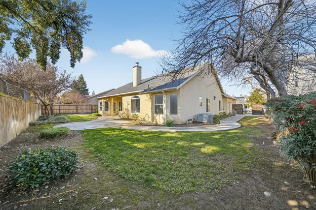 $594,900 | 260 West Loyola Avenue, Clovis, CA 93619